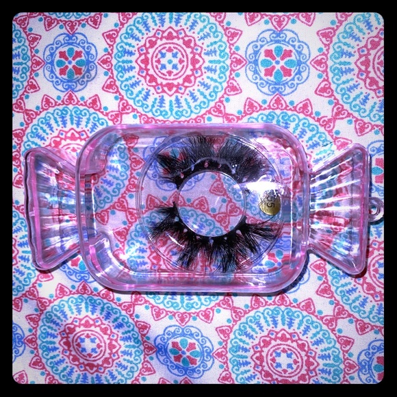 Eyelashes - Picture 1 of 3